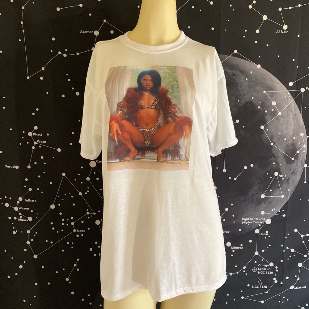 Lil Kim graphic tee. 🖤